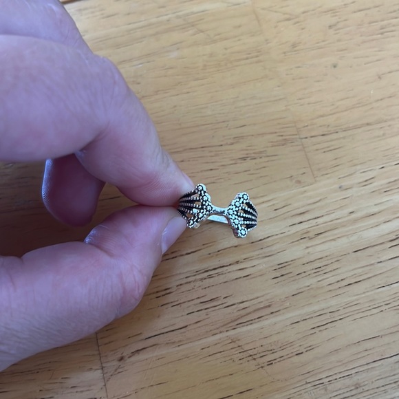 Jewelry - Bow ring